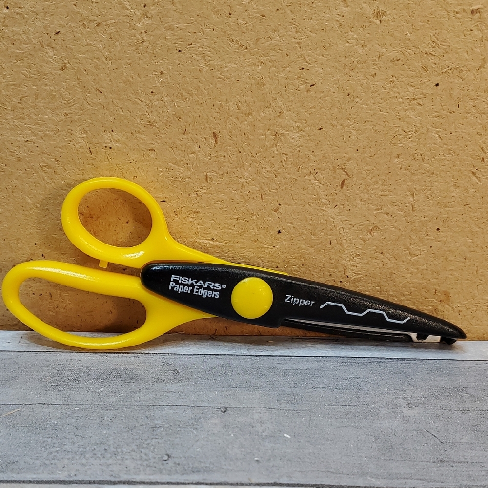 Fiskars Paper Edgers Zipper Edge Scissors